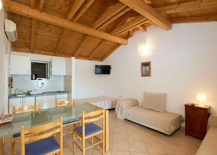 Apartment In With Sea View, Terrace, Air Conditioning, Wifi 5197-5 Saplunara